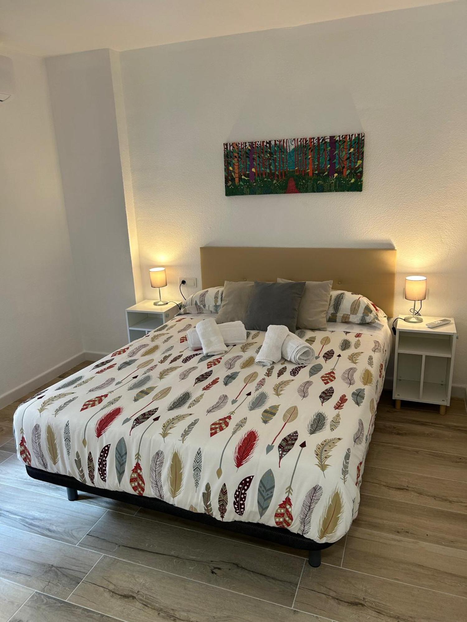 Modern And Bright Close To The Station Apartamento Córdoba